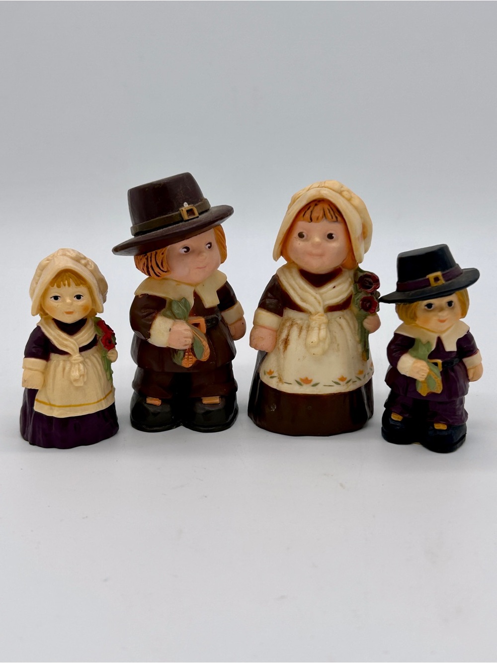 VTG Hallmark Thanksgiving Pilgrim Family Salt Pepper Shakers Figurine Set 4pc